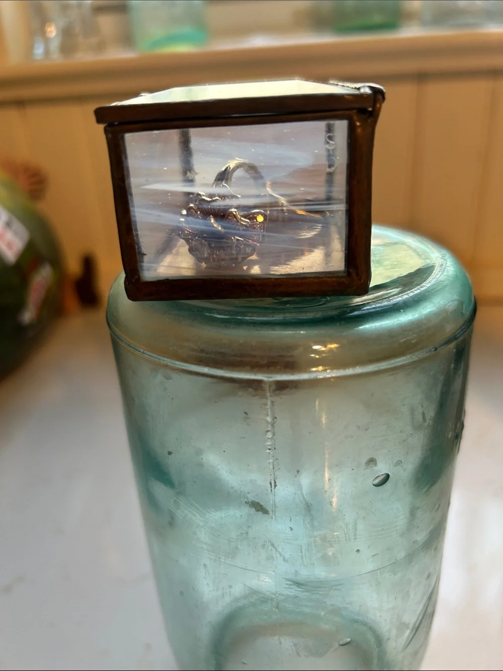 Glass trinket or jewelry box